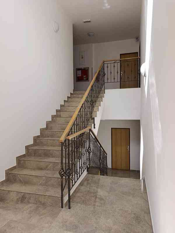 Pronájem klimatizované ubytovací jednotky (73 m²), Praha 5 - foto 7