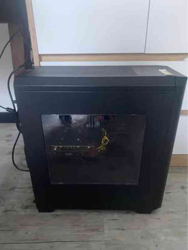 Herní PC +monitory - foto 2