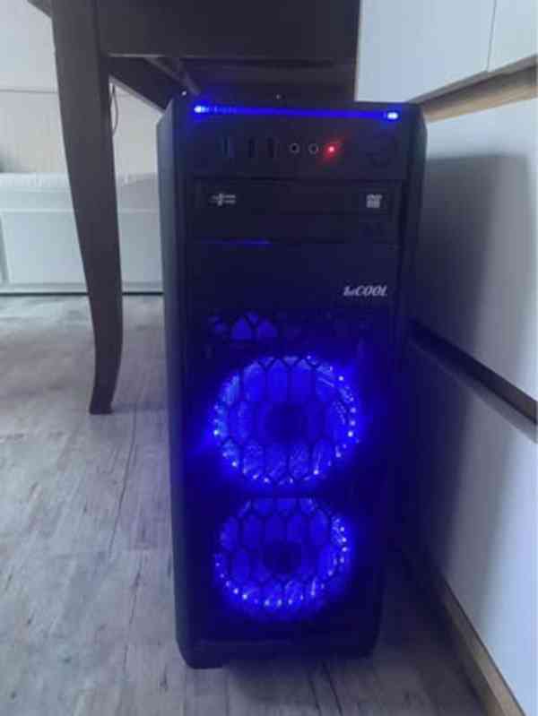 Herní PC +monitory - foto 3