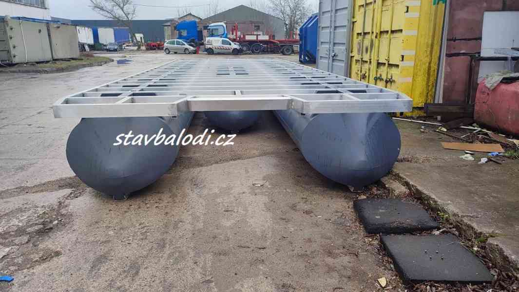 Hauzbot, plováky pod hausbot, katamarán, trimarán, molo - foto 5