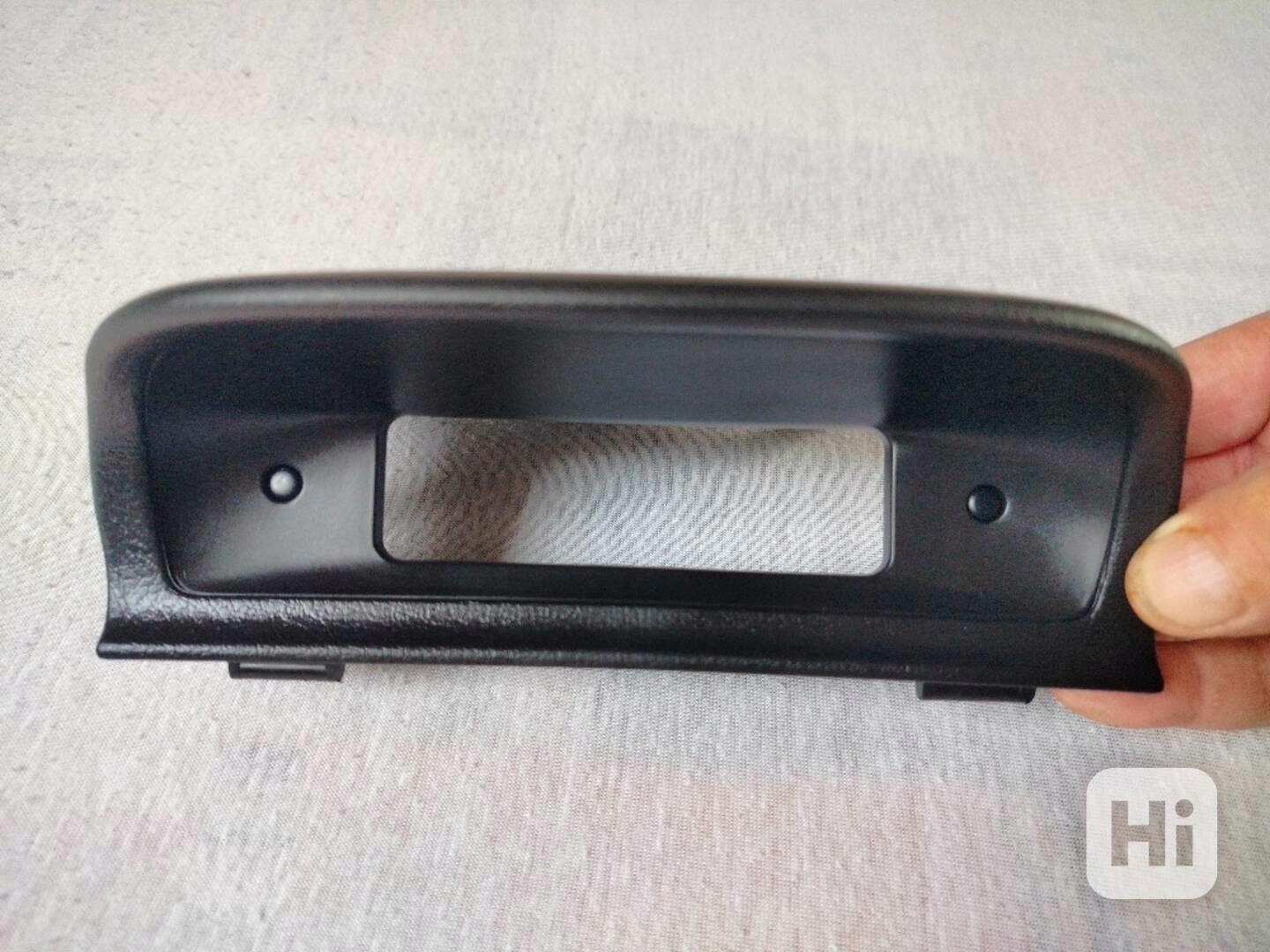 Stříška na palubní multifunkční display Peugeot 307 - foto 1