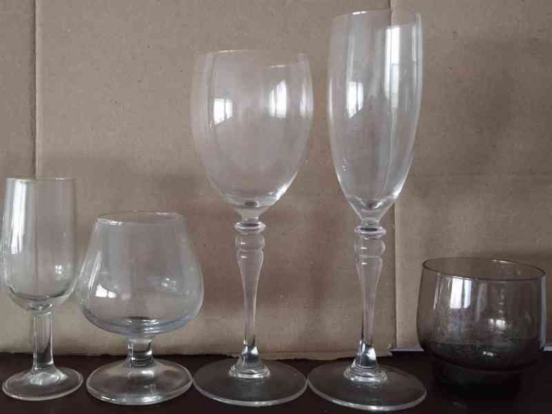 Sada značkových příborů pro 6 až 12 osob španělské výroby - foto 6