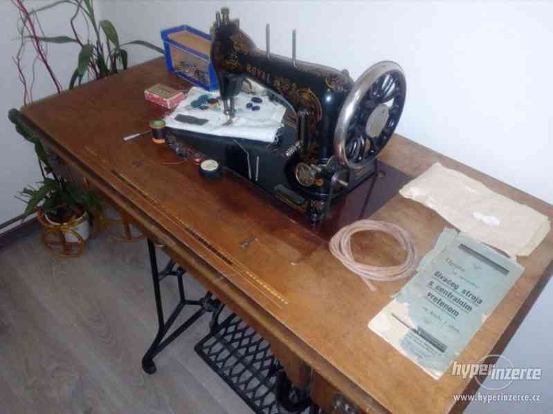 Starožitný šicí stroj zn.ROYAL, r.v.1900, dokumentace - foto 1