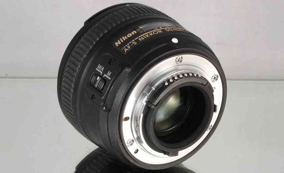 Nikon AF-S Nikkor 50mm f/1.8 G **1:1.8 FX Pevný - foto 5