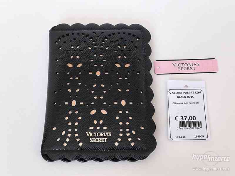 Pouzdro na pas Victoria's Secret - foto 1