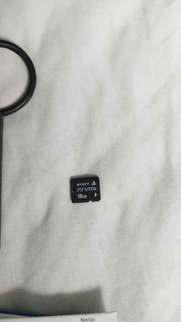 PS Vita - foto 2
