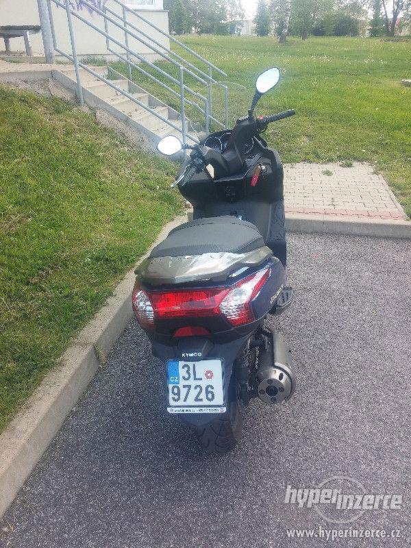 Prodám skútr Kymco Downtown 125i ABS - foto 1