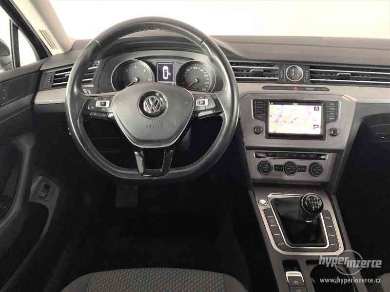 VW Passat B8 Comfortline 2.0TDi, Navi, Top stav, 2016 - foto 9