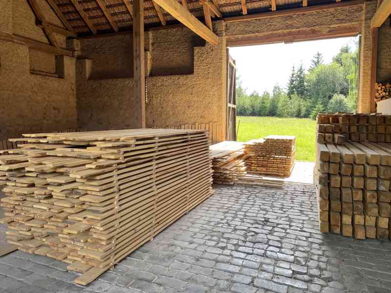 Stavební řezivo. Hranoly a prkna. - foto 2