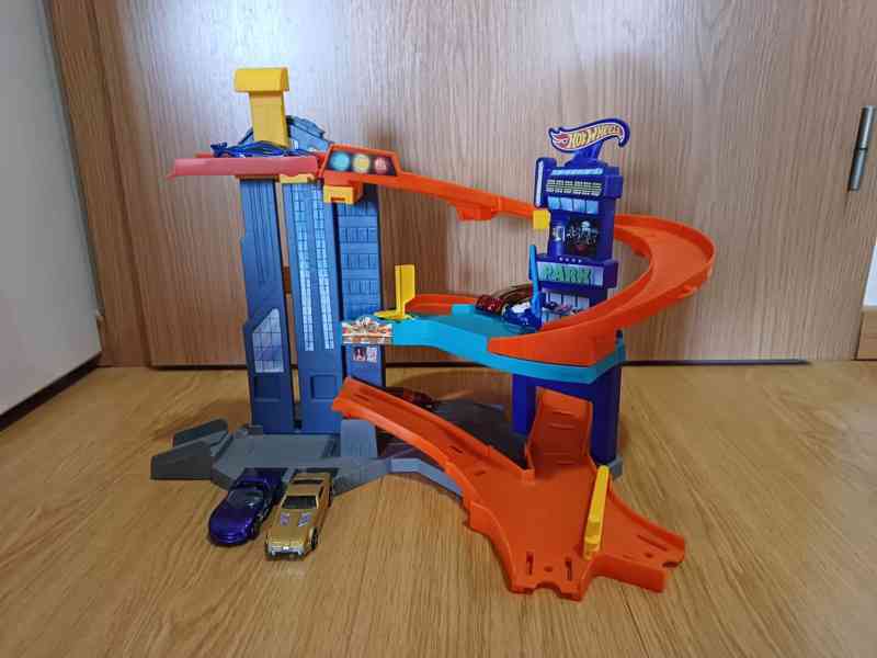 Hot Wheels dráha - dobrodružství ve městě - foto 3
