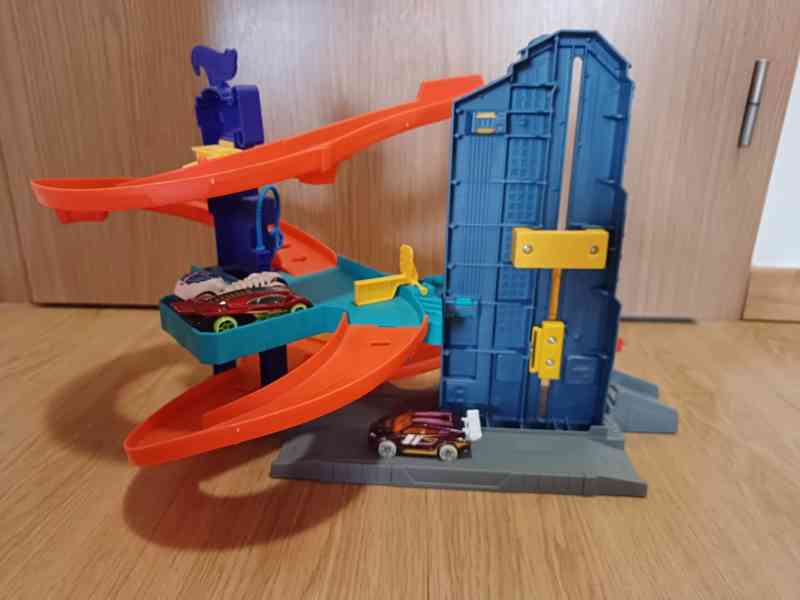 Hot Wheels dráha - dobrodružství ve městě - foto 2