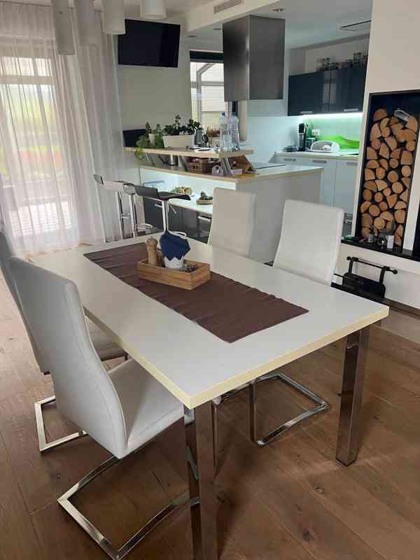 Zánovní jídelní stůl a židle - foto 2