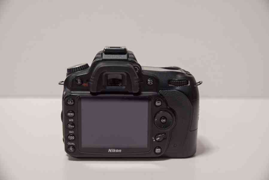 Nikon D90 + objektiv Nikkor 18-105mm + brašna - foto 3