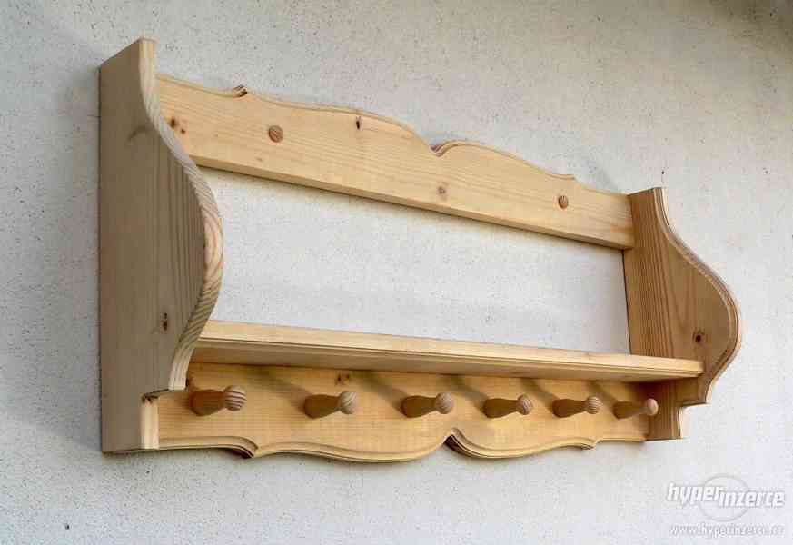Dřevěná kuchyňská polička - foto 4