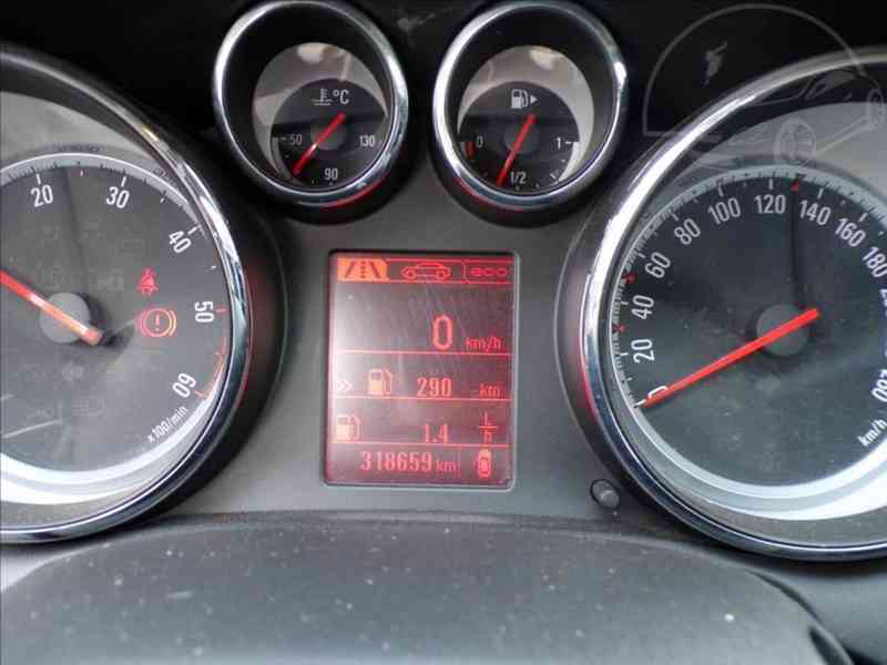 Opel Astra 2,0 GTC - foto 6