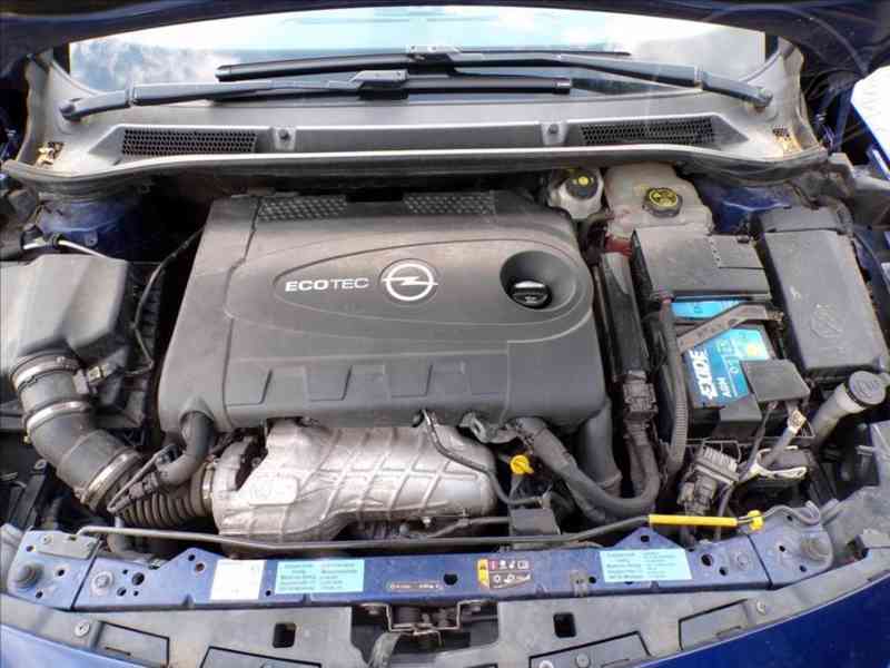 Opel Astra 2,0 GTC - foto 14