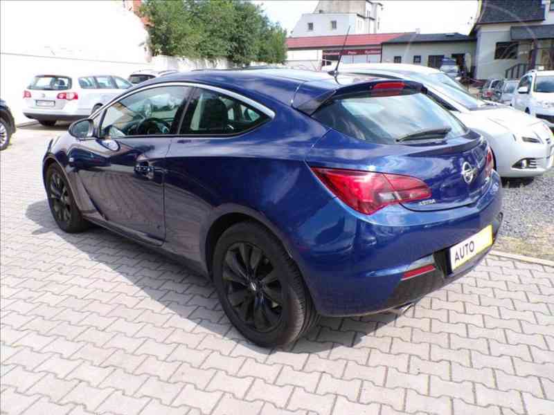 Opel Astra 2,0 GTC - foto 4