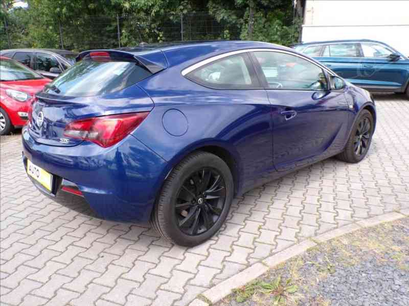 Opel Astra 2,0 GTC - foto 3