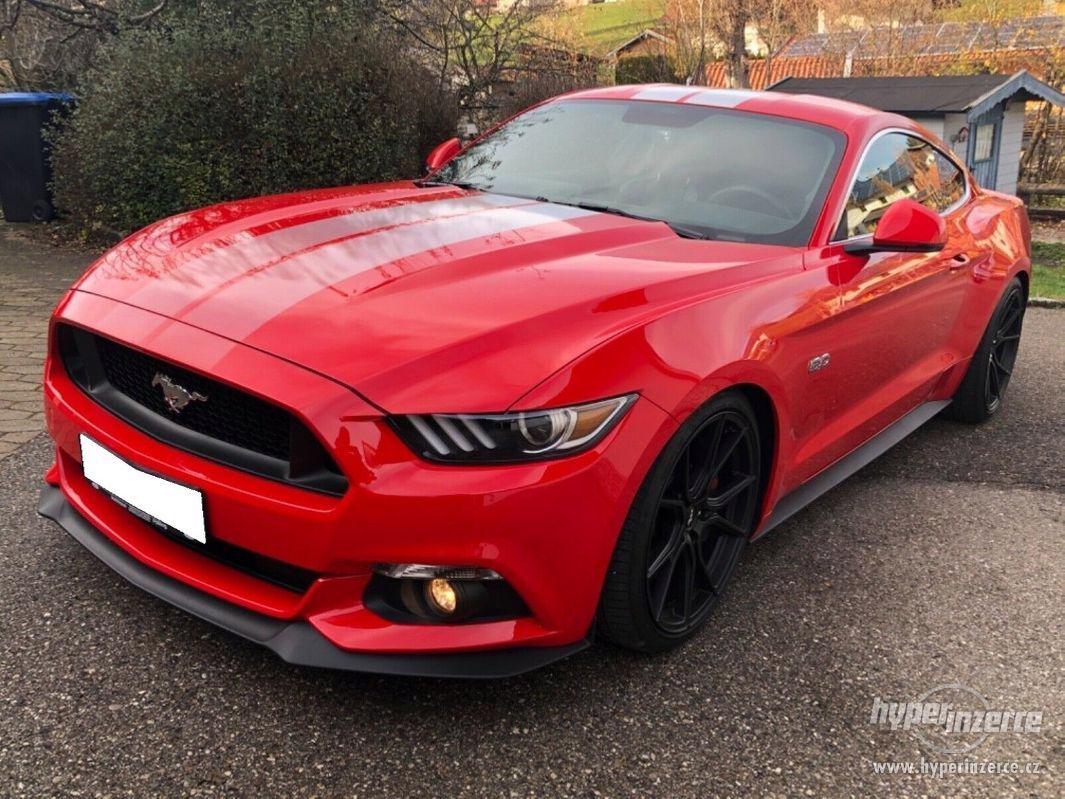 Ford Mustang - foto 1