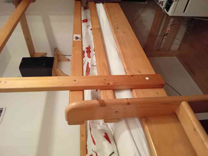 Zvýšená postel z masivu - foto 3