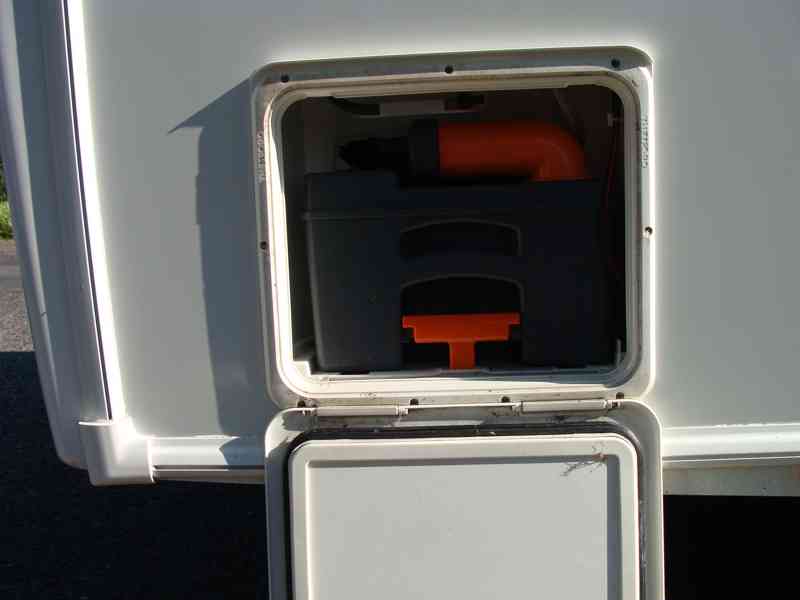 Karavan Elddis Xplore 402 rok 2015 - foto 9