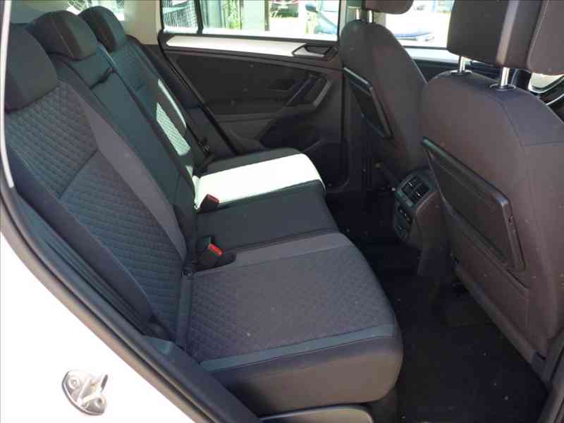 Volkswagen Tiguan 2,0 TDi 110KW NAVI APP 1.MAJ - foto 9