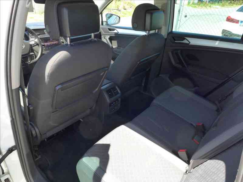 Volkswagen Tiguan 2,0 TDi 110KW NAVI APP 1.MAJ - foto 6