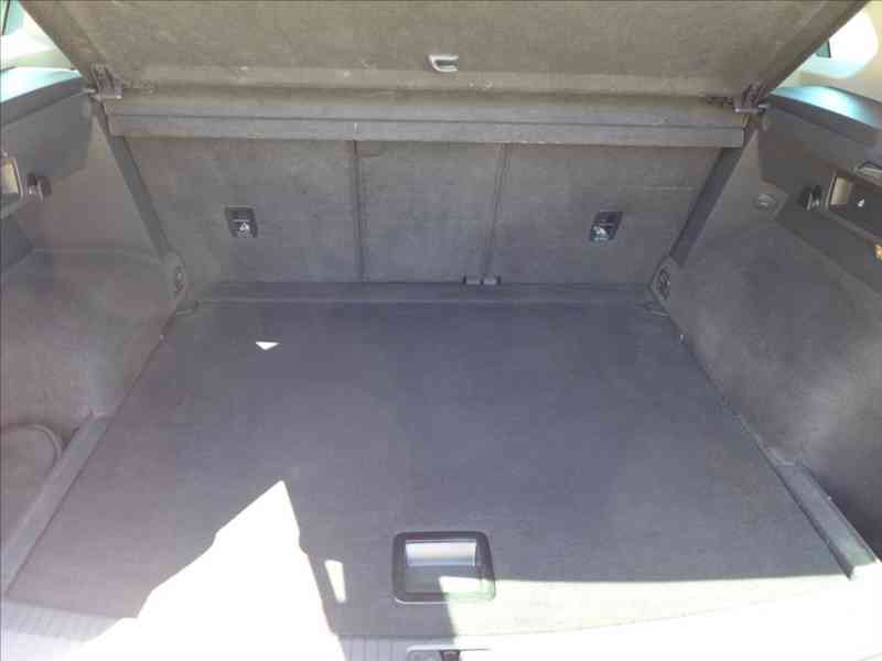 Volkswagen Tiguan 2,0 TDi 110KW NAVI APP 1.MAJ - foto 8