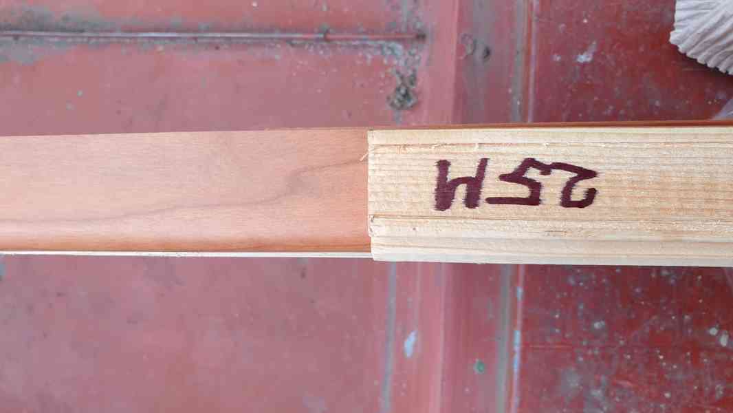 Prodám zbytky dřevěných podlahových lišt. Jedna lišta 2,5m. - foto 4