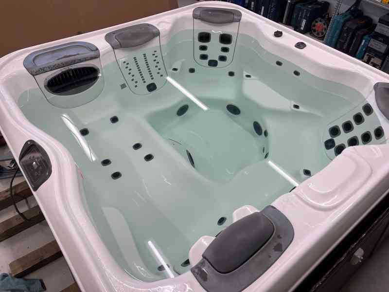 Vířivá vana Villeroy & Boch - foto 5