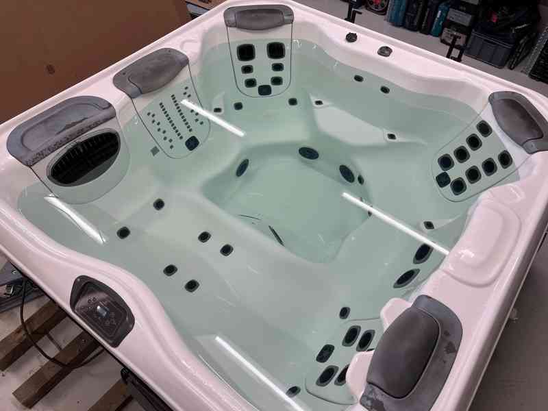 Vířivá vana Villeroy & Boch - foto 7