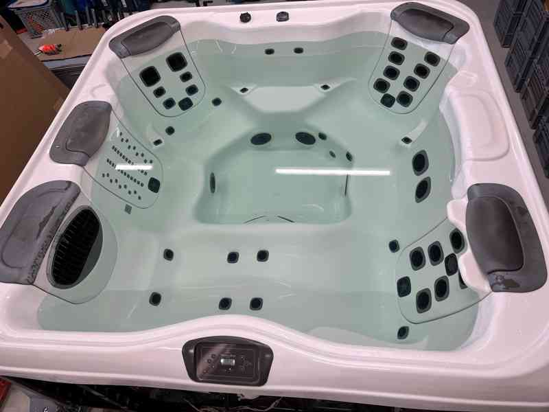 Vířivá vana Villeroy & Boch - foto 6