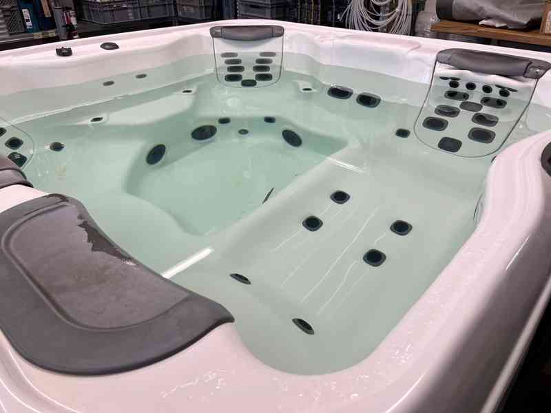 Vířivá vana Villeroy & Boch - foto 3