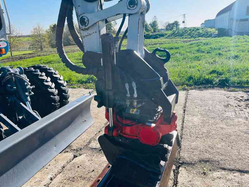 Kolové rypadlo Takeuchi TB295W (Možnost leasingu) - foto 9