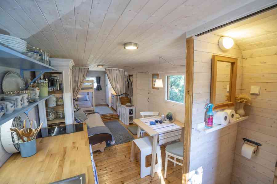 STYLOVÁ MARINGOTKA PO KOMPLETNÍ REKONSTRUKCI - PLNĚ VYBAVENÁ - foto 3