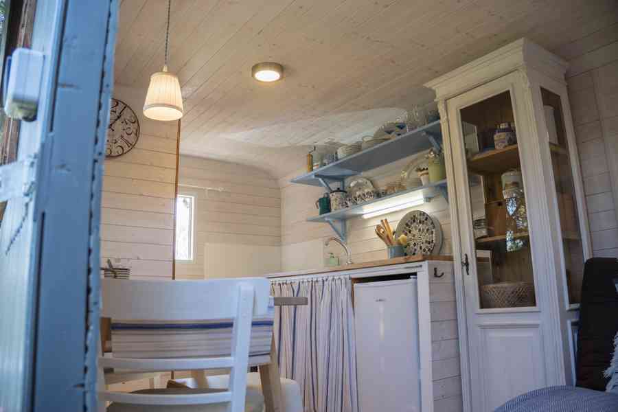 STYLOVÁ MARINGOTKA PO KOMPLETNÍ REKONSTRUKCI - PLNĚ VYBAVENÁ - foto 10