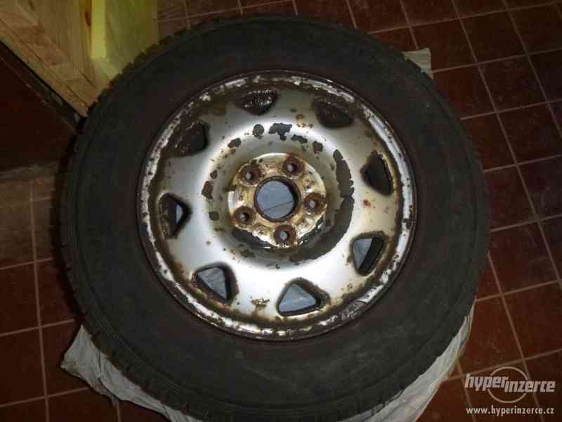 Prodám zimní pneu Dunlop - foto 1