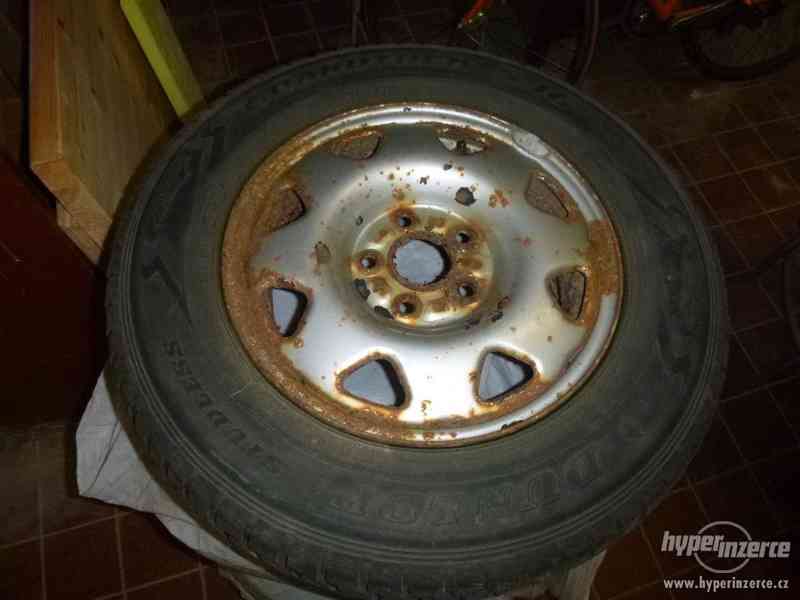 Prodám zimní pneu Dunlop - foto 2