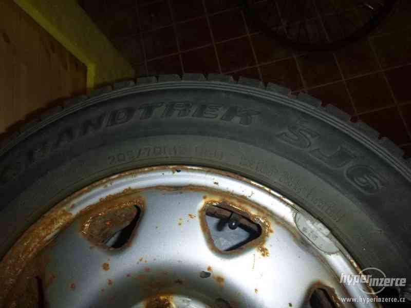 Prodám zimní pneu Dunlop - foto 5