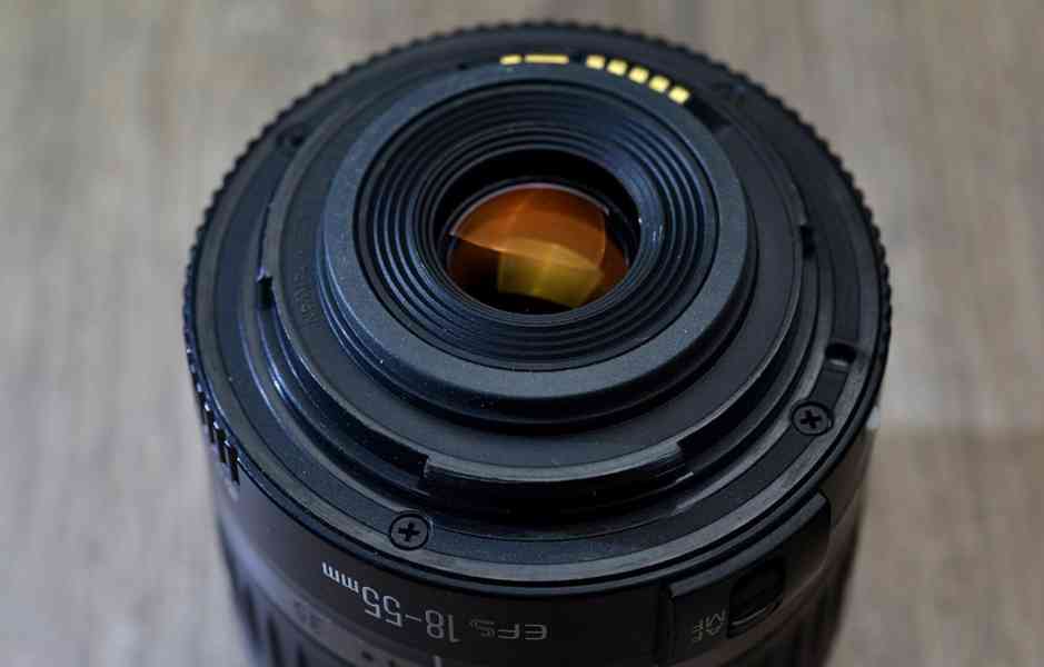 Canon EFs 18-55mm f/3.5-5.6 IS II - foto 3