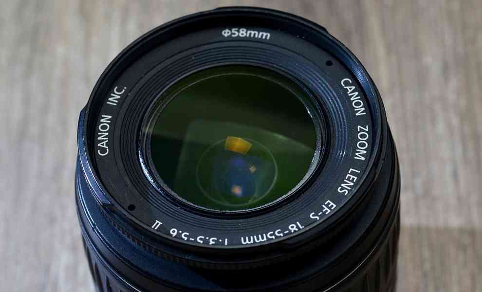 Canon EFs 18-55mm f/3.5-5.6 IS II - foto 1
