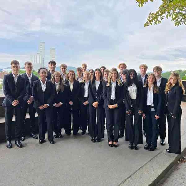  💼 Legální finanční pomoc – Raiffeisen Bank Švýcar  - foto 2