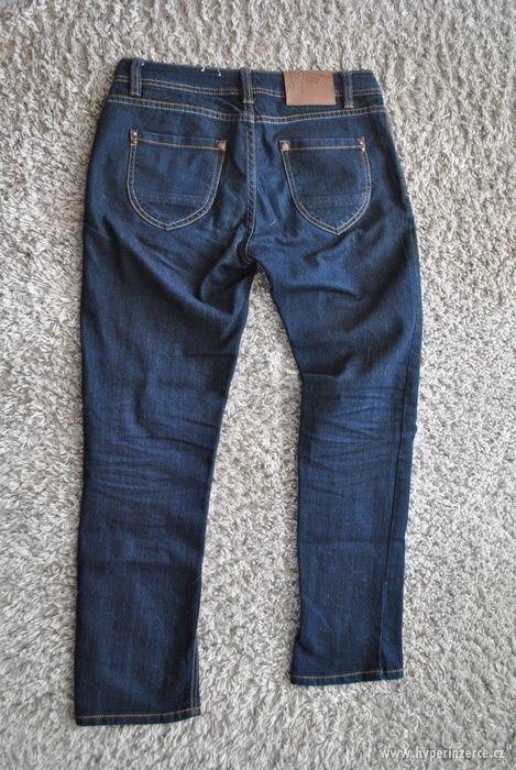 Tmavě modré džíny - foto 2