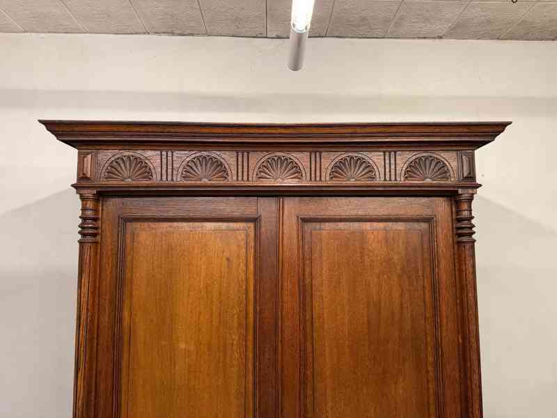 Starožitná šatní skříň  - foto 2