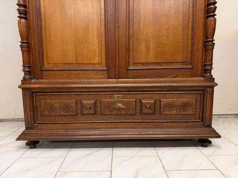 Starožitná šatní skříň  - foto 4