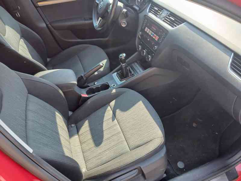 ŠKODA Octavia Combi Style 1,6 TDI 85 kW - foto 15