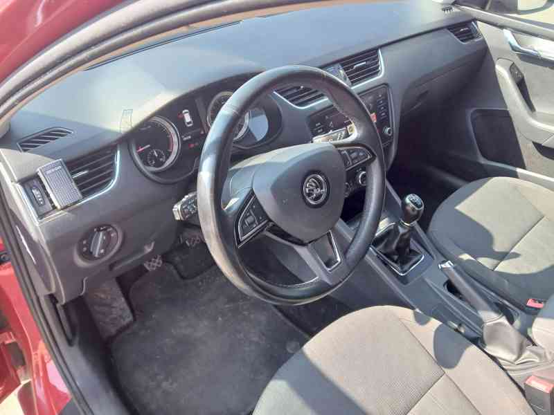 ŠKODA Octavia Combi Style 1,6 TDI 85 kW - foto 17