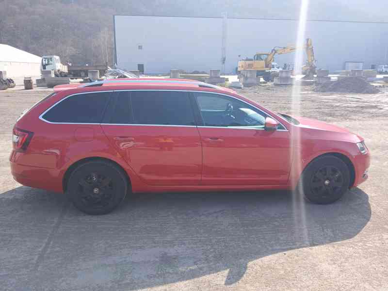 ŠKODA Octavia Combi Style 1,6 TDI 85 kW - foto 6