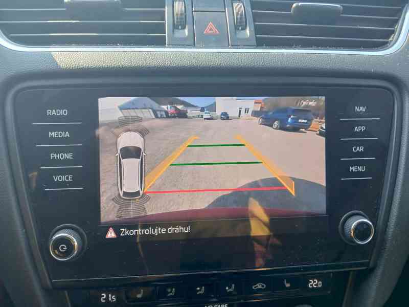 ŠKODA Octavia Combi Style 1,6 TDI 85 kW - foto 22