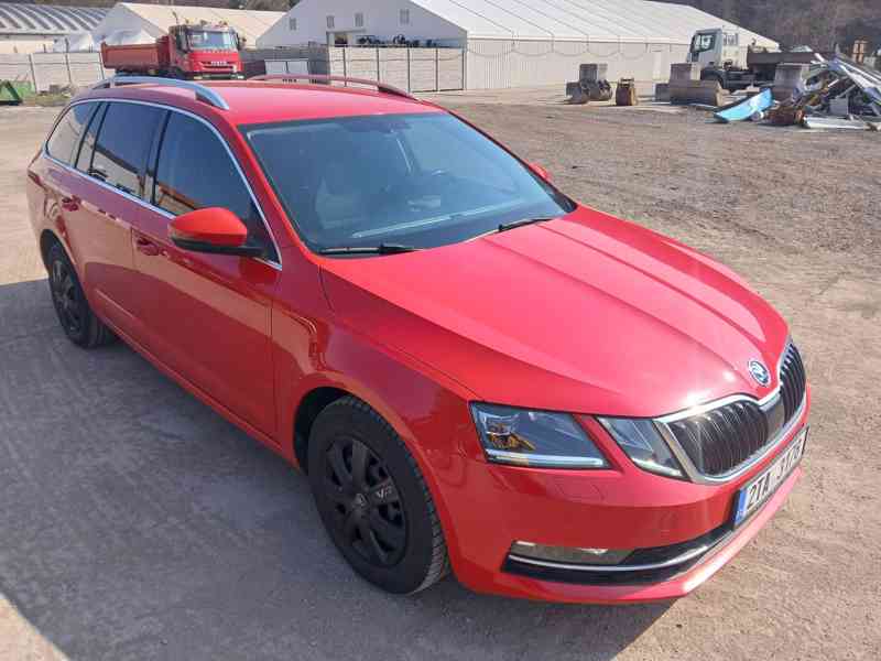 ŠKODA Octavia Combi Style 1,6 TDI 85 kW - foto 7